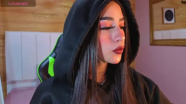 Snapshot of Abril_Velvet_a_ chatting on November 28, 2025, 8:00 pm Abril Velvet a online show from November 28, 2025, 8:00 pm