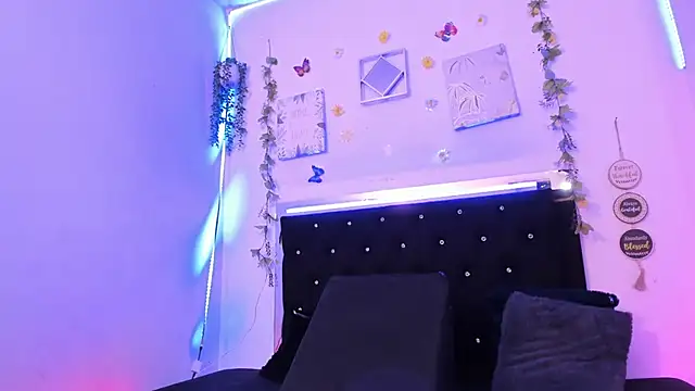 AkariRosetti online show from October 1, 2025, 12:00 pm