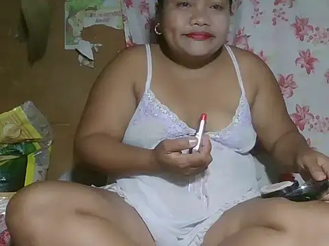 hot mom13 online show from October 12, 2025, 5:01 pm