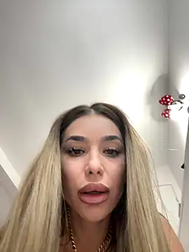 KaseyQuinn  online show from October 10, 2025, 9:19 am