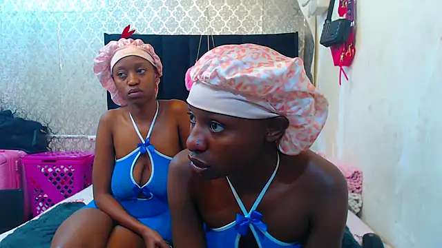 Snapshot of LonelyQueenxx25 chatting on November 28, 2025, 6:32 pm LonelyQueenxx25 online show from November 28, 2025, 6:32 pm