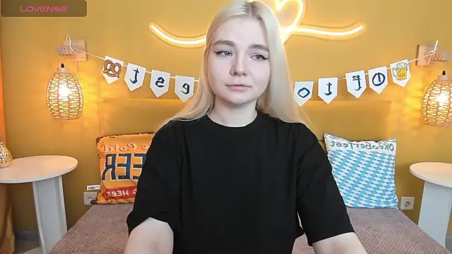 RuthBryant online show from September 26, 2025, 1:31 am