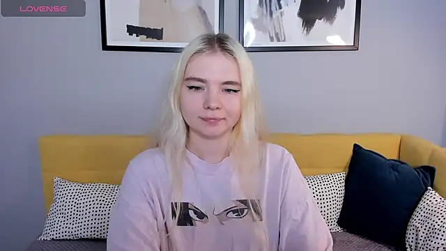 RuthBryant online show from November 14, 2025, 1:26 am