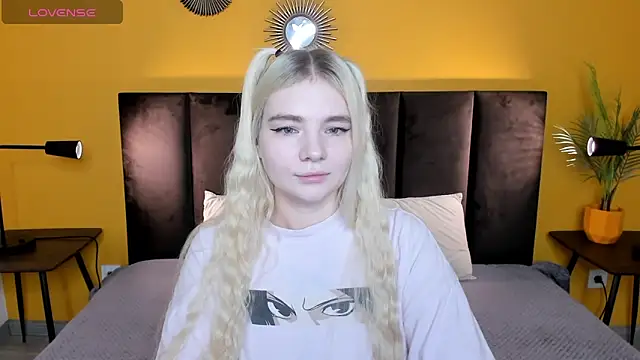 RuthBryant online show from November 24, 2025, 12:32 am