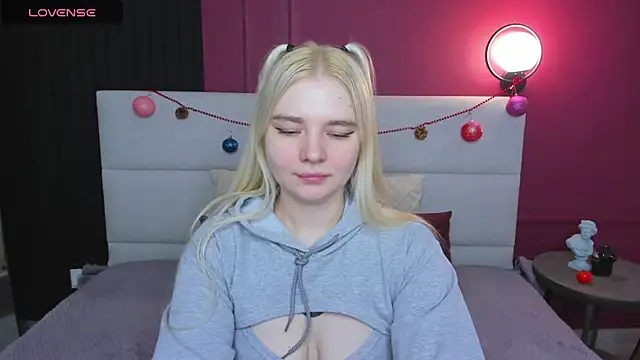 RuthBryant online show from December 15, 2025, 12:37 am