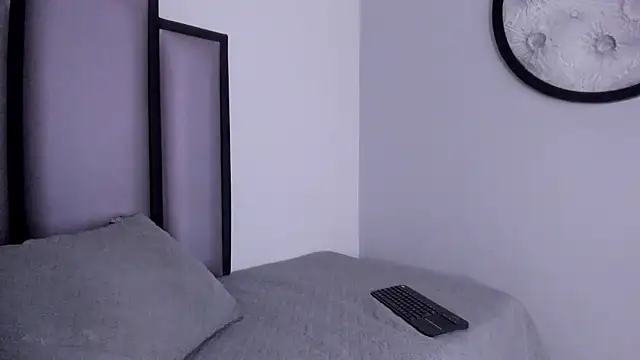 Snapshot of Lucy-23 chatting on October 19, 2025, 4:35 am Lucy-23 online show from October 19, 2025, 4:35 am