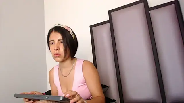 Snapshot of Lucy-23 chatting on November 12, 2025, 4:13 am Lucy-23 online show from November 12, 2025, 4:13 am