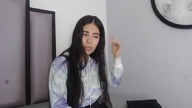 Snapshot of Lucy-23 chatting on November 26, 2025, 4:13 am Lucy-23 online show from November 26, 2025, 4:13 am