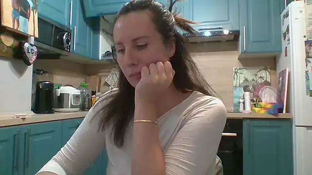 ALICAINWONDERLAND online show from November 7, 2025, 10:54 pm