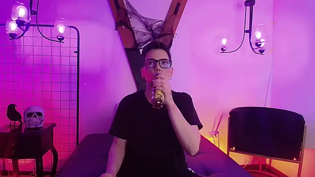 SpencerMontgomery online show from November 13, 2025, 7:46 pm