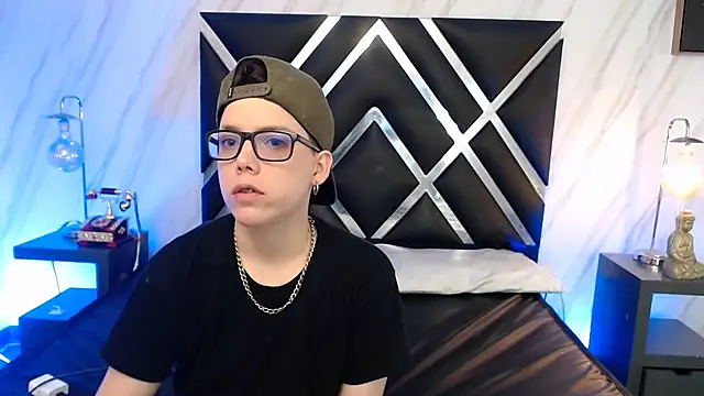 SpencerMontgomery online show from November 30, 2025, 4:33 pm