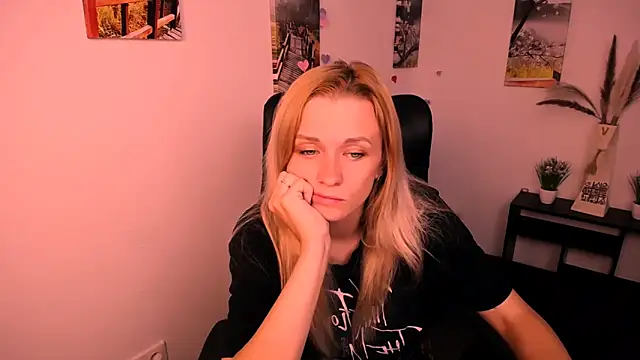 Snapshot of PeppyMia chatting on September 13, 2025, 6:13 am PeppyMia online show from September 13, 2025, 6:13 am