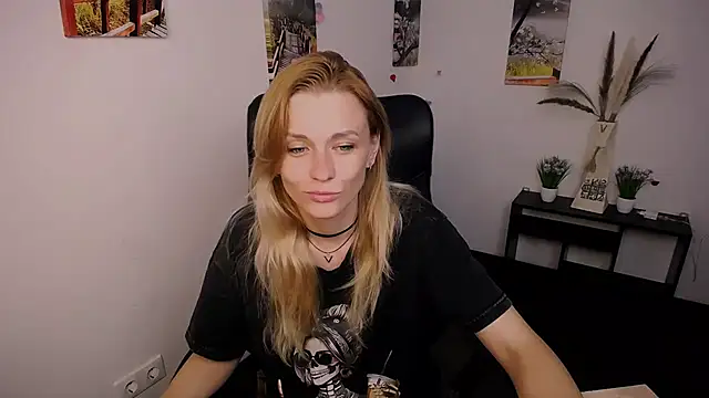 Snapshot of PeppyMia chatting on September 17, 2025, 7:21 am PeppyMia online show from September 17, 2025, 7:21 am