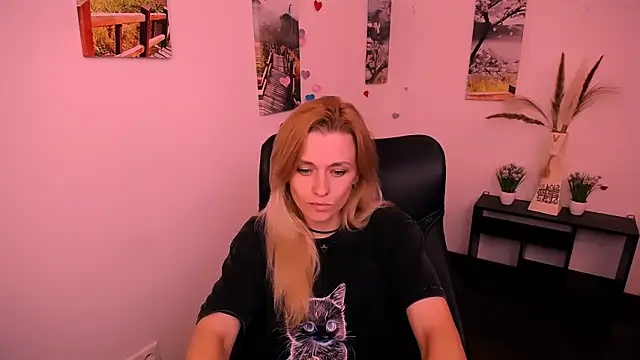 Snapshot of PeppyMia chatting on September 19, 2025, 4:47 am PeppyMia online show from September 19, 2025, 4:47 am