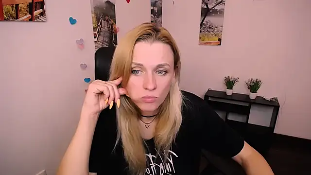 Snapshot of PeppyMia chatting on September 30, 2025, 6:51 am PeppyMia online show from September 30, 2025, 6:51 am