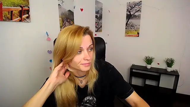 Snapshot of PeppyMia chatting on October 16, 2025, 10:38 am PeppyMia online show from October 16, 2025, 10:38 am