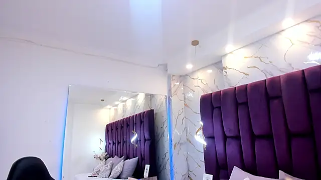 cloe spencerr online show from November 6, 2025, 6:31 pm