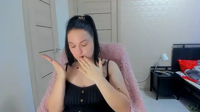 VoxxAura online show from December 17, 2025, 12:55 pm