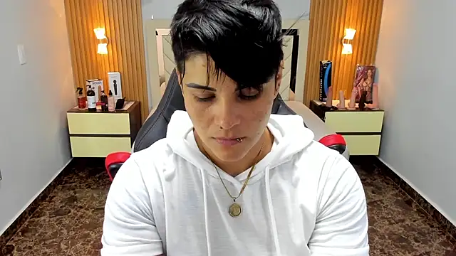 KAROLLJONES1 online show from September 9, 2025, 7:35 pm