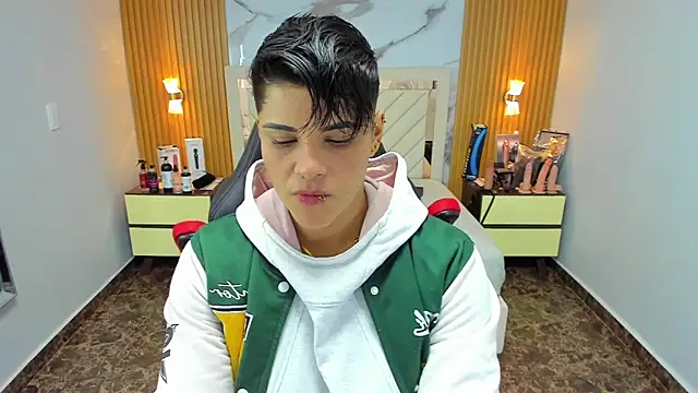 KAROLLJONES1 online show from October 3, 2025, 3:03 am