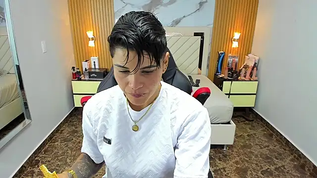 KAROLLJONES1 online show from October 7, 2025, 2:53 am