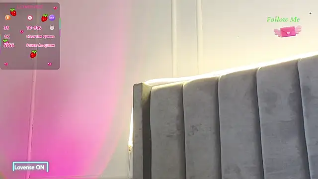 Snapshot of Ice_Princess_ chatting on November 6, 2025, 2:18 pm Ice Princess online show from November 6, 2025, 2:18 pm