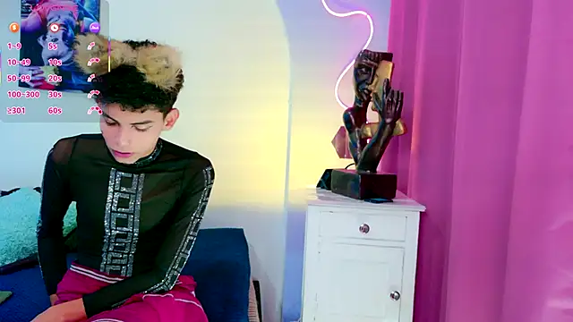 Room 69x online show from October 6, 2025, 12:57 pm