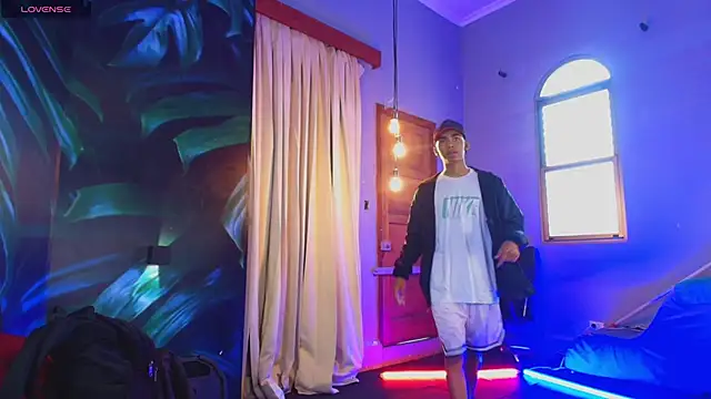 AlanCutee online show from September 19, 2025, 11:44 am