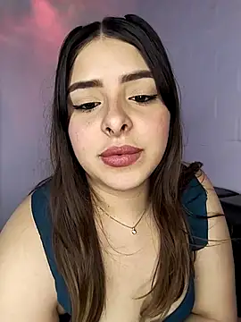 Nahomy cm online show from December 4, 2025, 8:50 pm