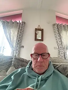 Snapshot of philefc chatting on October 17, 2025, 12:08 pm philefc online show from October 17, 2025, 12:08 pm