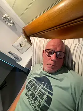 Snapshot of philefc chatting on October 21, 2025, 8:15 am philefc online show from October 21, 2025, 8:15 am