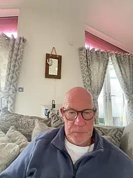 Snapshot of philefc chatting on October 31, 2025, 2:18 pm philefc online show from October 31, 2025, 2:18 pm