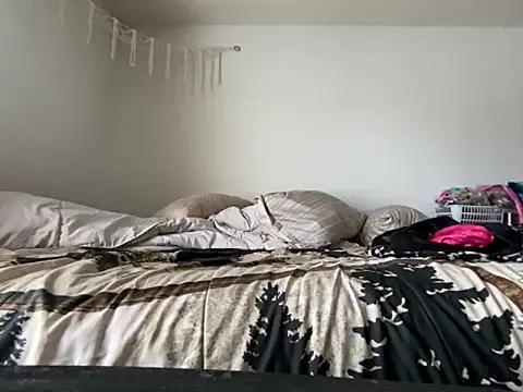 KANDIS864 online show from November 16, 2025, 5:40 pm