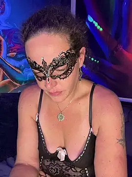 Snapshot of Nadja_Noir chatting on October 23, 2025, 4:12 am Nadja Noir online show from October 23, 2025, 4:12 am