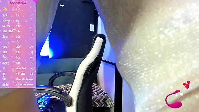 SamaraAnders  online show from November 12, 2025, 4:46 am