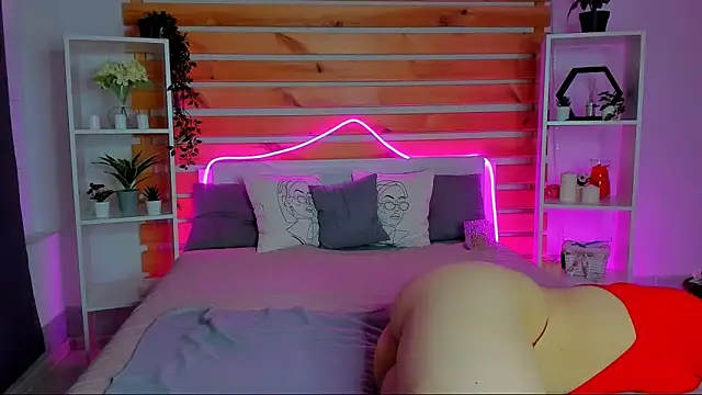 Snapshot of Laura_Ellinss chatting on October 16, 2025, 8:59 am Laura Ellinss online show from October 16, 2025, 8:59 am