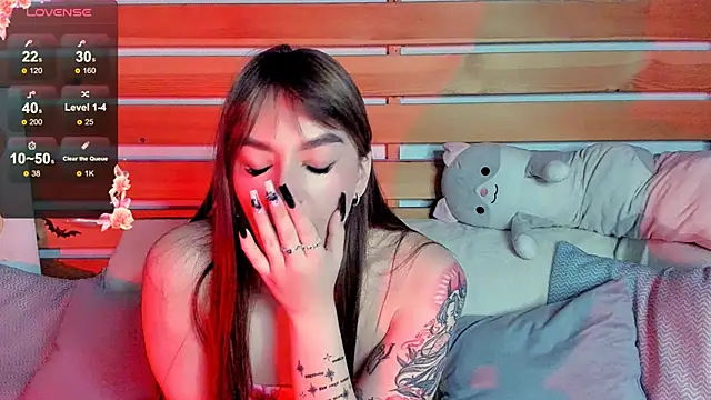 Emily Tylerr online show from November 16, 2025, 1:28 pm