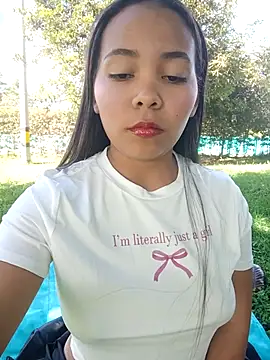 SophiaGuzman online show from November 10, 2025, 7:46 pm