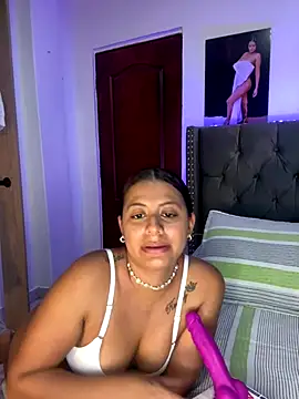 Snapshot of ema_zoe chatting on September 14, 2025, 11:04 pm ema zoe online show from September 14, 2025, 11:04 pm