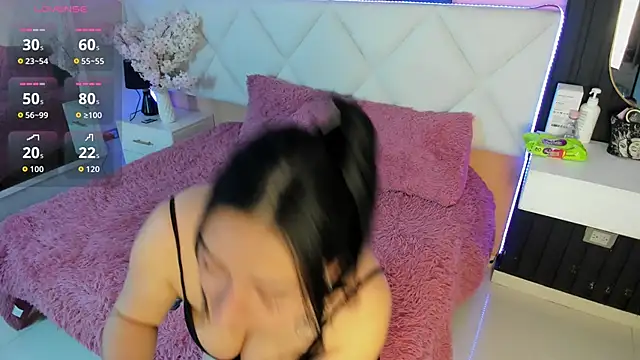 veronica hill  online show from September 11, 2025, 3:39 am