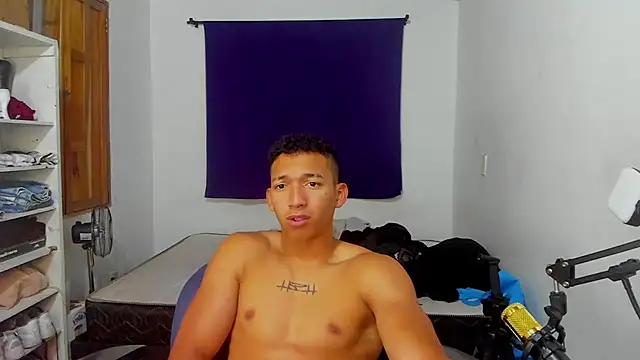 Snapshot of JuanchiT66 chatting on October 4, 2025, 2:42 am JuanchiT66 online show from October 4, 2025, 2:42 am