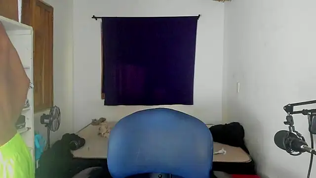 Snapshot of JuanchiT66 chatting on October 11, 2025, 7:45 pm JuanchiT66 online show from October 11, 2025, 7:45 pm