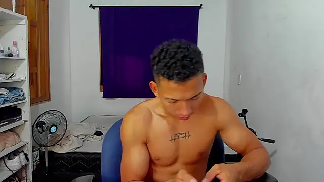 Snapshot of JuanchiT66 chatting on October 19, 2025, 7:36 pm JuanchiT66 online show from October 19, 2025, 7:36 pm