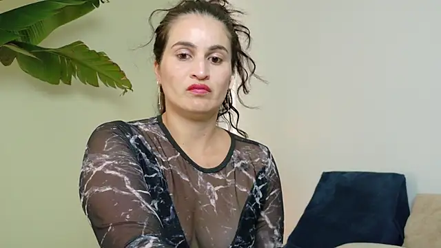 Snapshot of lizdevine chatting on December 1, 2025, 7:08 pm lizdevine online show from December 1, 2025, 7:08 pm