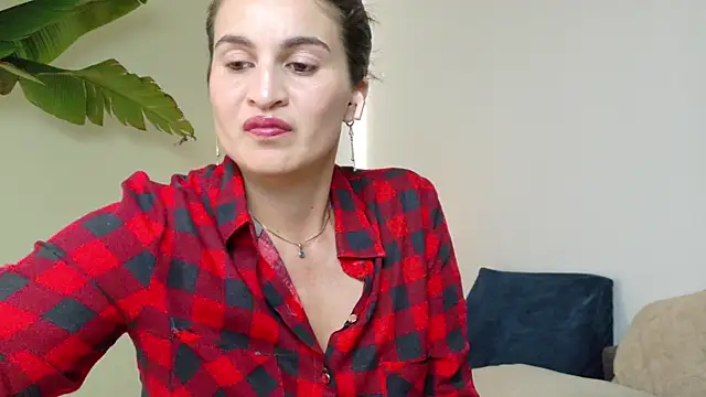 Snapshot of lizdevine chatting on December 4, 2025, 6:05 pm lizdevine online show from December 4, 2025, 6:05 pm