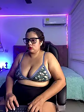 Velveet x online show from October 17, 2025, 12:19 pm