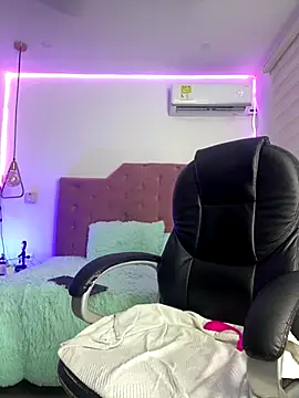 Velveet x online show from October 24, 2025, 12:01 pm