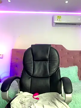 Velveet x online show from November 1, 2025, 12:18 pm