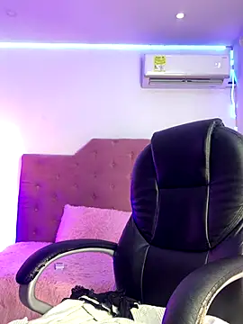 Velveet x online show from November 11, 2025, 11:54 am