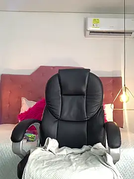 Velveet x online show from December 14, 2025, 11:48 am